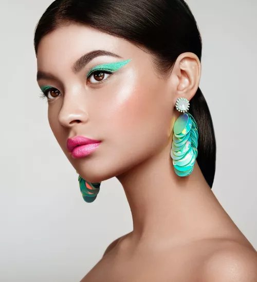 Cómo elegir el highlighter perfecto según tu tipo de piel