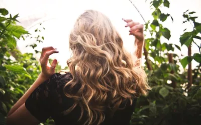 Los mejores tratamientos para el cabello rizado/chino