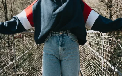 Combina tus mom-jeans de forma espectacular